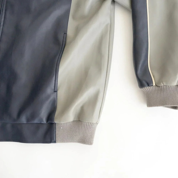 VTG 90'S NFL Team Apparel New England Patriots Blue And Gray Faux Leather Jacket - Picture 8 of 14